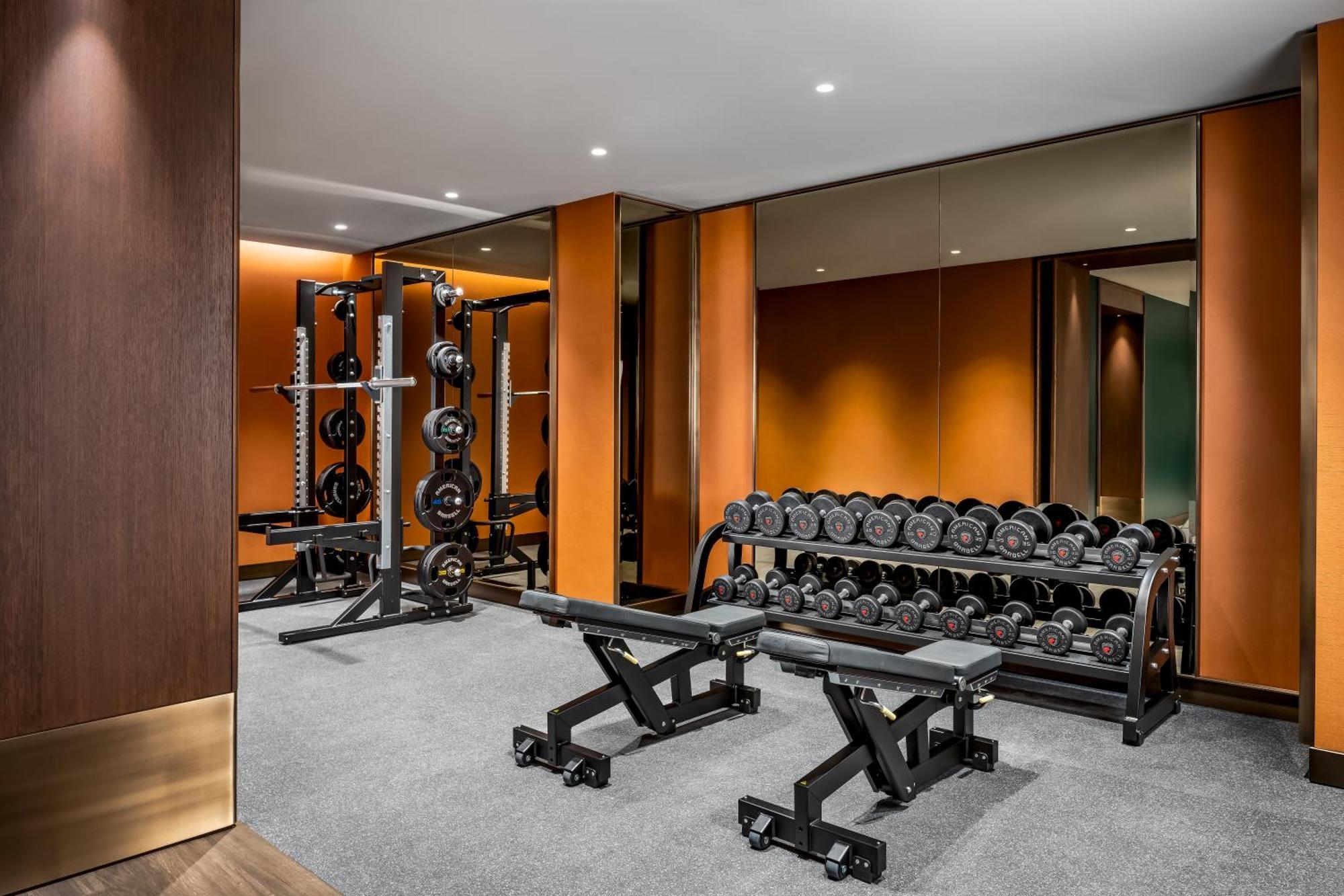 Fairmont Royal York Hotel Toronto Exterior photo The gym at the Mandarin Oriental