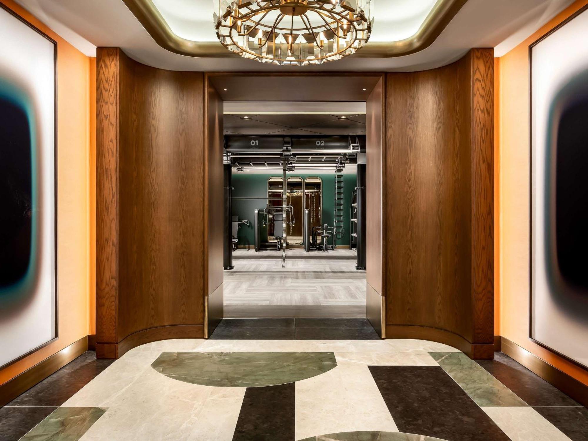 Fairmont Royal York Hotel Toronto Exterior photo Entrance to the gym